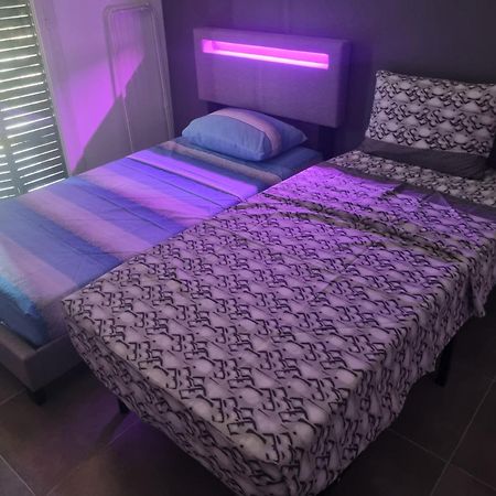 Chambre Privative Renove 2024, Climatisation, Tramway Sur Place , 12 Min Centre, 16 Min Plage, Apercu Lateral Mer, 2 Wc Avec 2 Salle De Bain, Private Room Renovated 2024, Air-Conditioned , Tram On Spot, 2 Toilets And 2 Bathrooms Nice Exterior foto