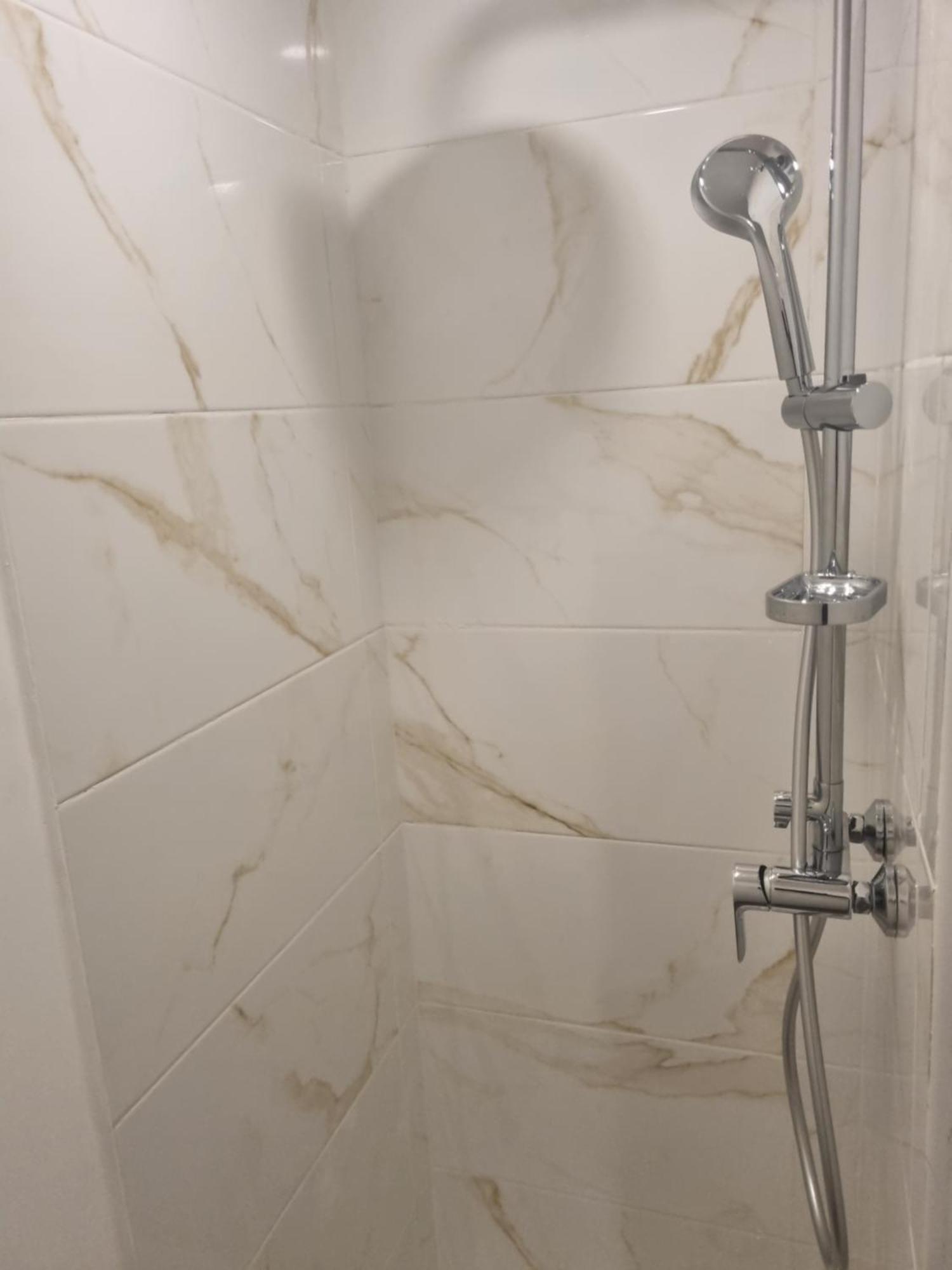 Chambre Privative Renove 2024, Climatisation, Tramway Sur Place , 12 Min Centre, 16 Min Plage, Apercu Lateral Mer, 2 Wc Avec 2 Salle De Bain, Private Room Renovated 2024, Air-Conditioned , Tram On Spot, 2 Toilets And 2 Bathrooms Nice Exterior foto